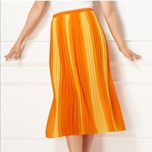Pleated skirt with vibrant citrus hues.